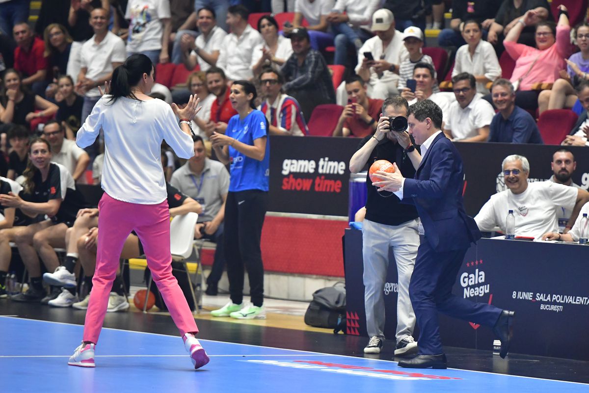 Șeful statului și-a explicat execuția de la „Gala Neagu”: „Am vrut să dau boltă, dar s-a lipit mingea” + 3 oameni din sport pe care îi va aborda pentru o „strategie pe 10 ani”