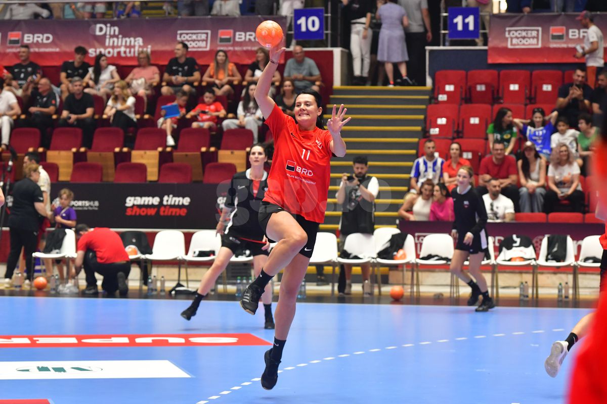 Imagini de la meciul de retragere al Cristinei Neagu surprinse de fotoreporterul GSP Cristi Preda