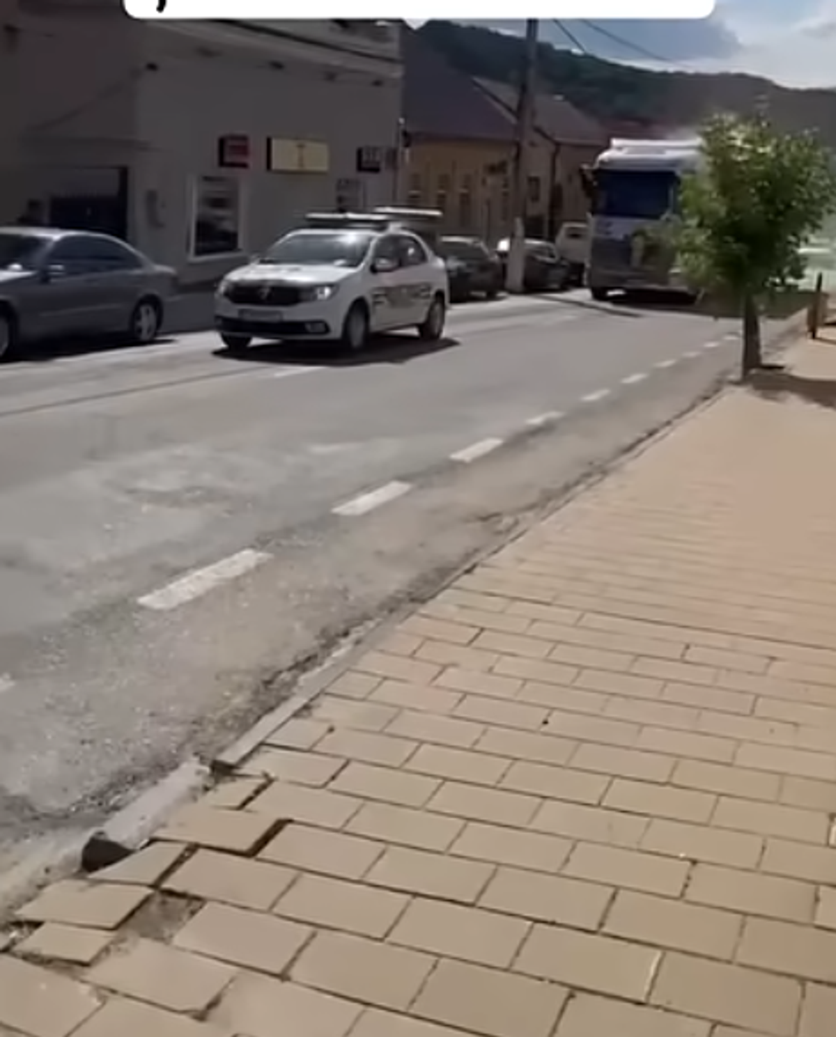 Sărbătoare inedită după titlul câștigat la județ: jucătorii s-au plimbat cu TIR-ul prin oraș și au aprins fumigene