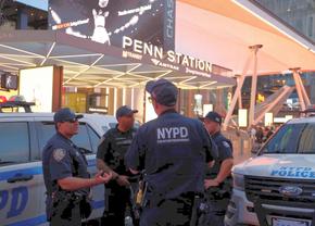 Teroare la New York! 6 persoane înjunghiate înaintea unui eveniment sportiv major la care ar urma să participe președintele Donald Trump