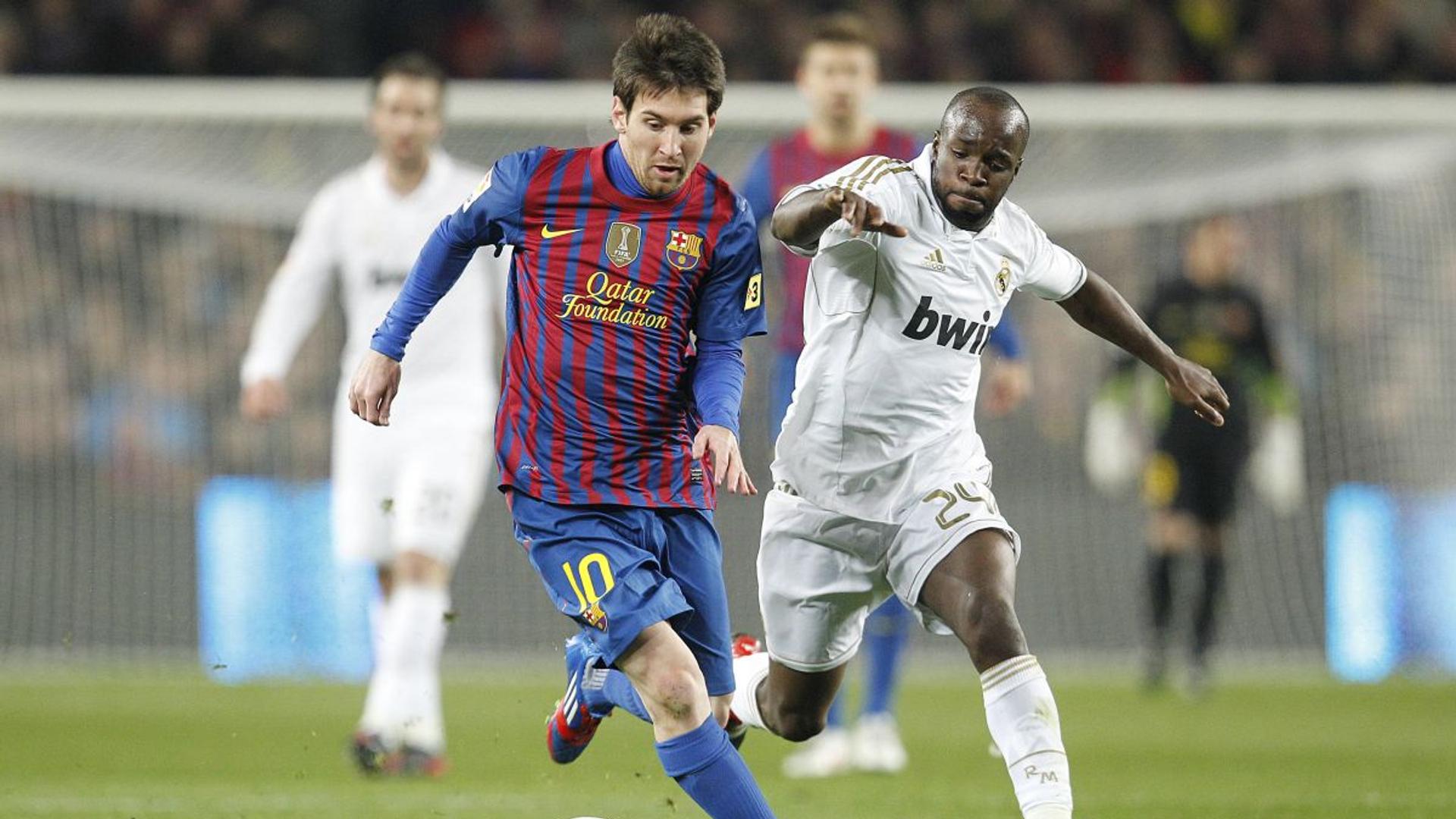 Lassana Diarra în tricoul Real Madrid pe teren, ilustrând contextul despăgubirilor FIFA și regulilor transferurilor fotbal. | sursa foto: Gazeta Sporturilor