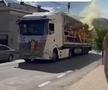 Sărbătoare inedită după titlul câștigat la județ: jucătorii s-au plimbat cu TIR-ul prin oraș și au aprins fumigene