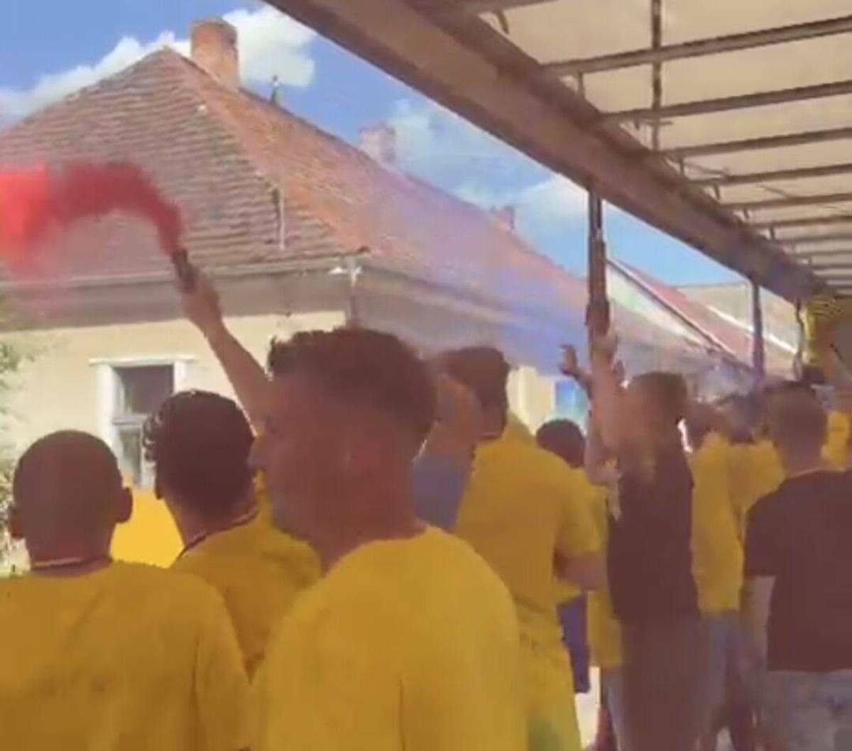 Sărbătoare inedită după titlul câștigat la județ: jucătorii s-au plimbat cu TIR-ul prin oraș și au aprins fumigene