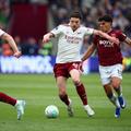 Mateus Fernandes, în duel cu Declan Rice // foto: Imago Images