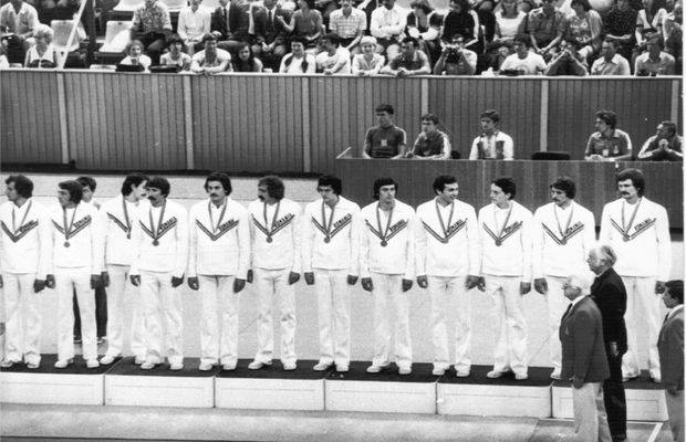 Un voleibalist medaliat cu bronz olimpic acuză: „În 35 de minute au votat două măsuri anticonstituționale!”