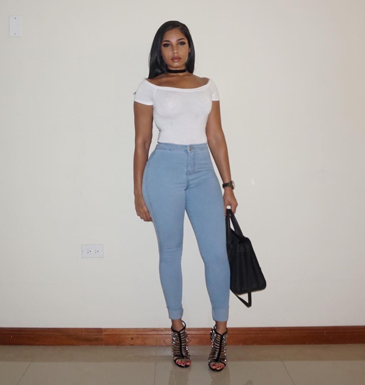 Usain Bolt a postat prima imagine cu fiica sa, Olympia, de ziua iubitei: „Voi continua să-ți dau motive să zâmbești”