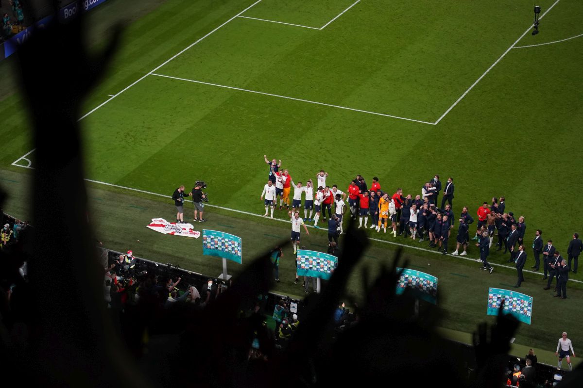 Porumboiu și Crăciunescu, atac dur la arbitrajul din Anglia - Danemarca: „Penalty-ul ca penalty-ul, dar pe-asta cum să n-o vezi? Niște mormoloci!”