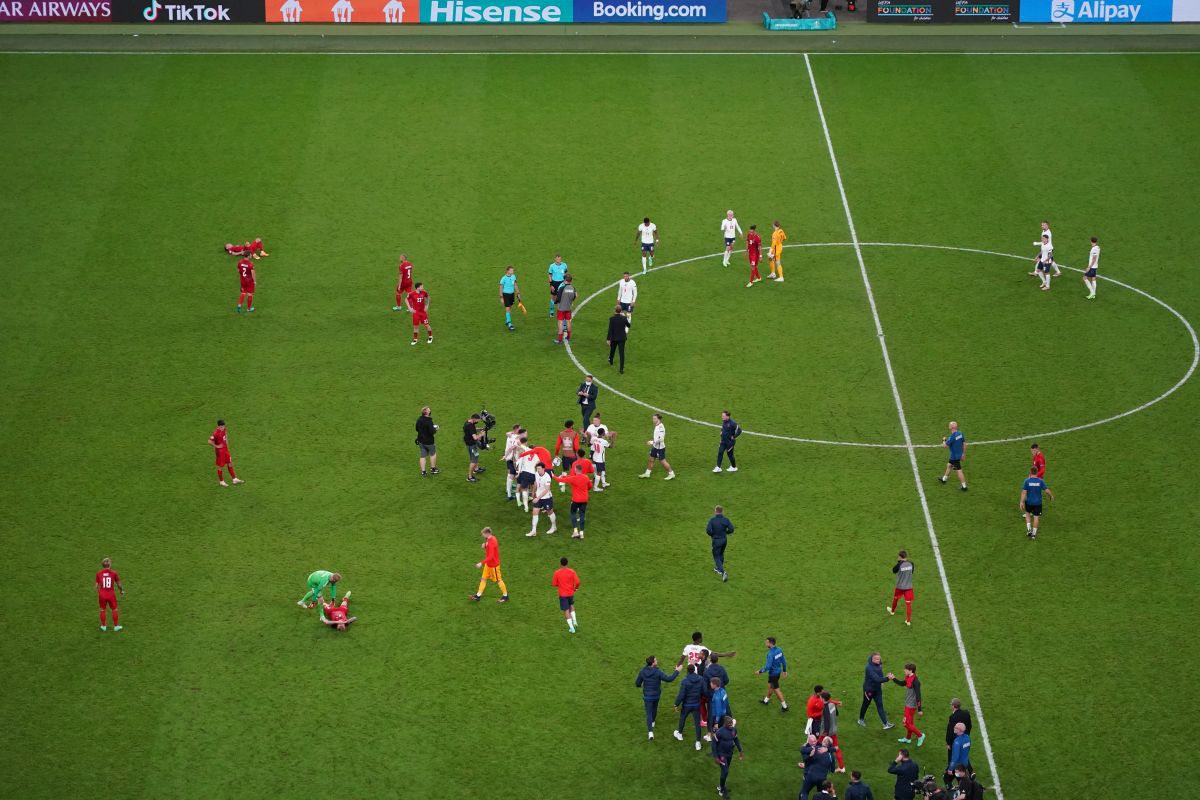 Porumboiu și Crăciunescu, atac dur la arbitrajul din Anglia - Danemarca: „Penalty-ul ca penalty-ul, dar pe-asta cum să n-o vezi? Niște mormoloci!”