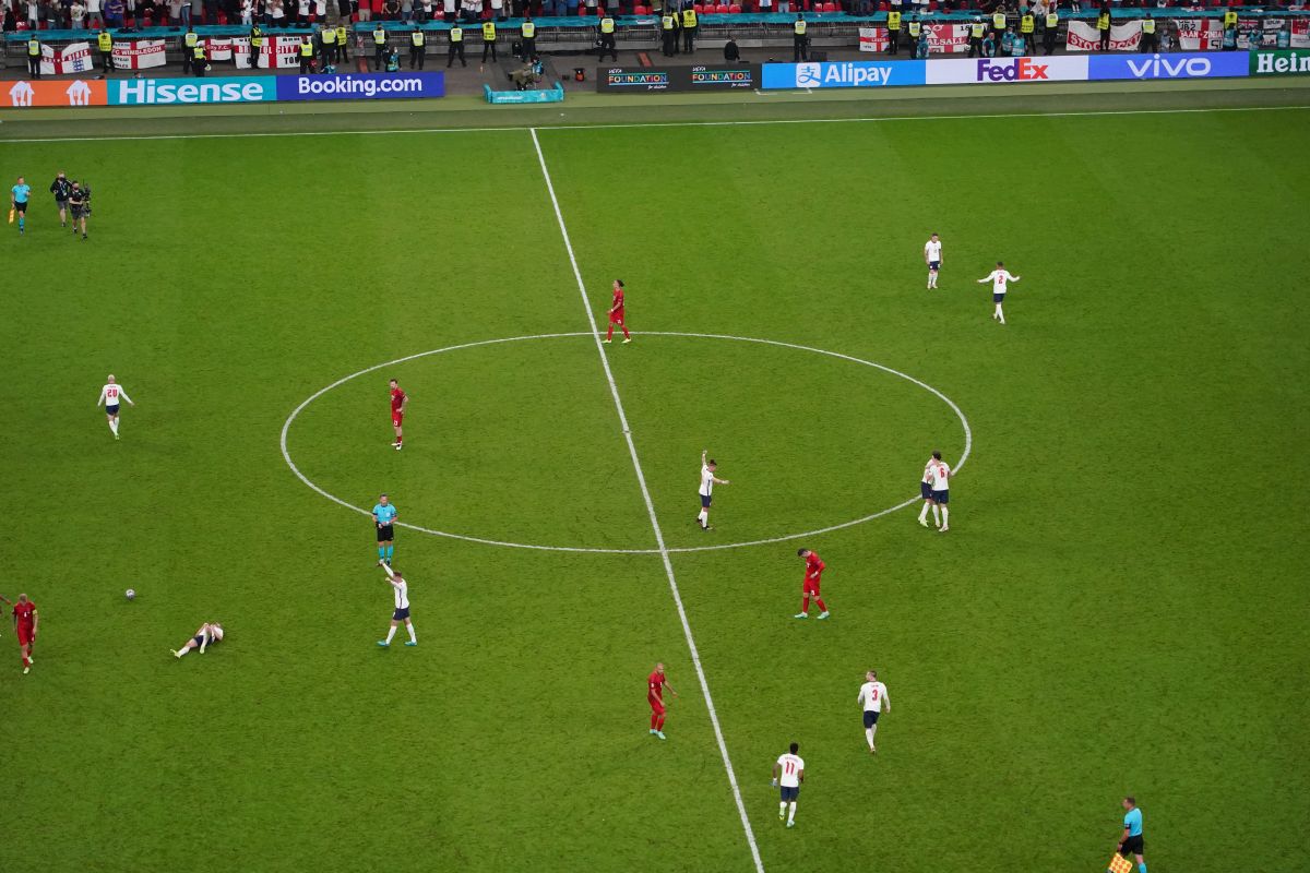 Porumboiu și Crăciunescu, atac dur la arbitrajul din Anglia - Danemarca: „Penalty-ul ca penalty-ul, dar pe-asta cum să n-o vezi? Niște mormoloci!”