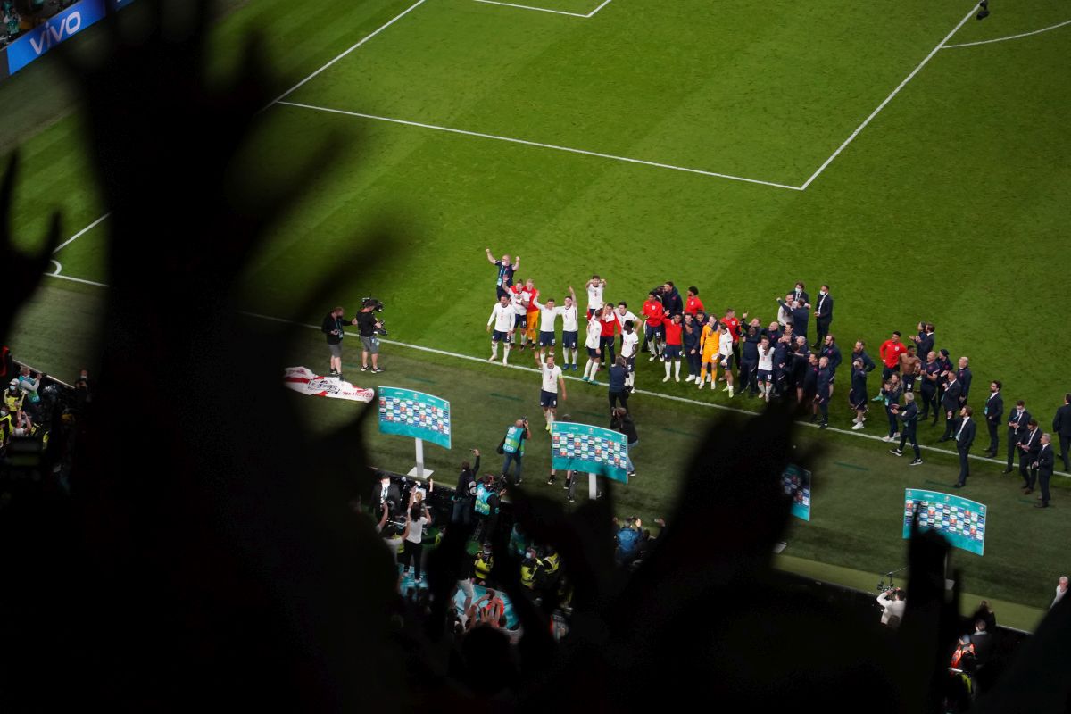 Porumboiu și Crăciunescu, atac dur la arbitrajul din Anglia - Danemarca: „Penalty-ul ca penalty-ul, dar pe-asta cum să n-o vezi? Niște mormoloci!”