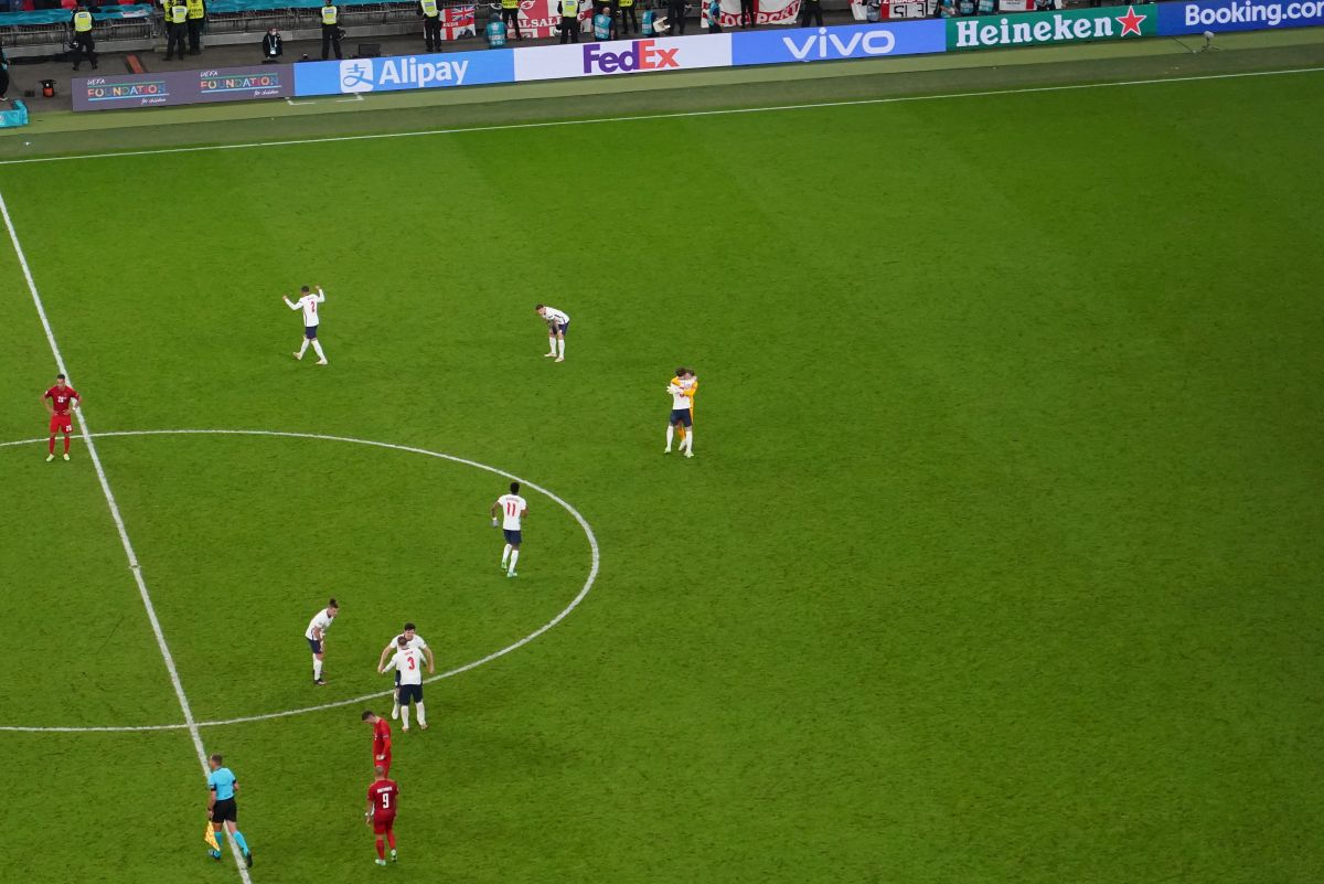 Porumboiu și Crăciunescu, atac dur la arbitrajul din Anglia - Danemarca: „Penalty-ul ca penalty-ul, dar pe-asta cum să n-o vezi? Niște mormoloci!”