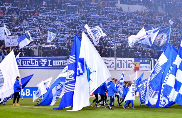 Spectacol la lansarea noului echipament al Craiovei » Cum arată noile tricouri ale oltenilor