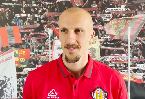 Vlad Chiricheș (32 de ani), căpitanul naționalei României, a fost prezentat azi oficial la Cremonese, echipă nou-promovată în Serie A.