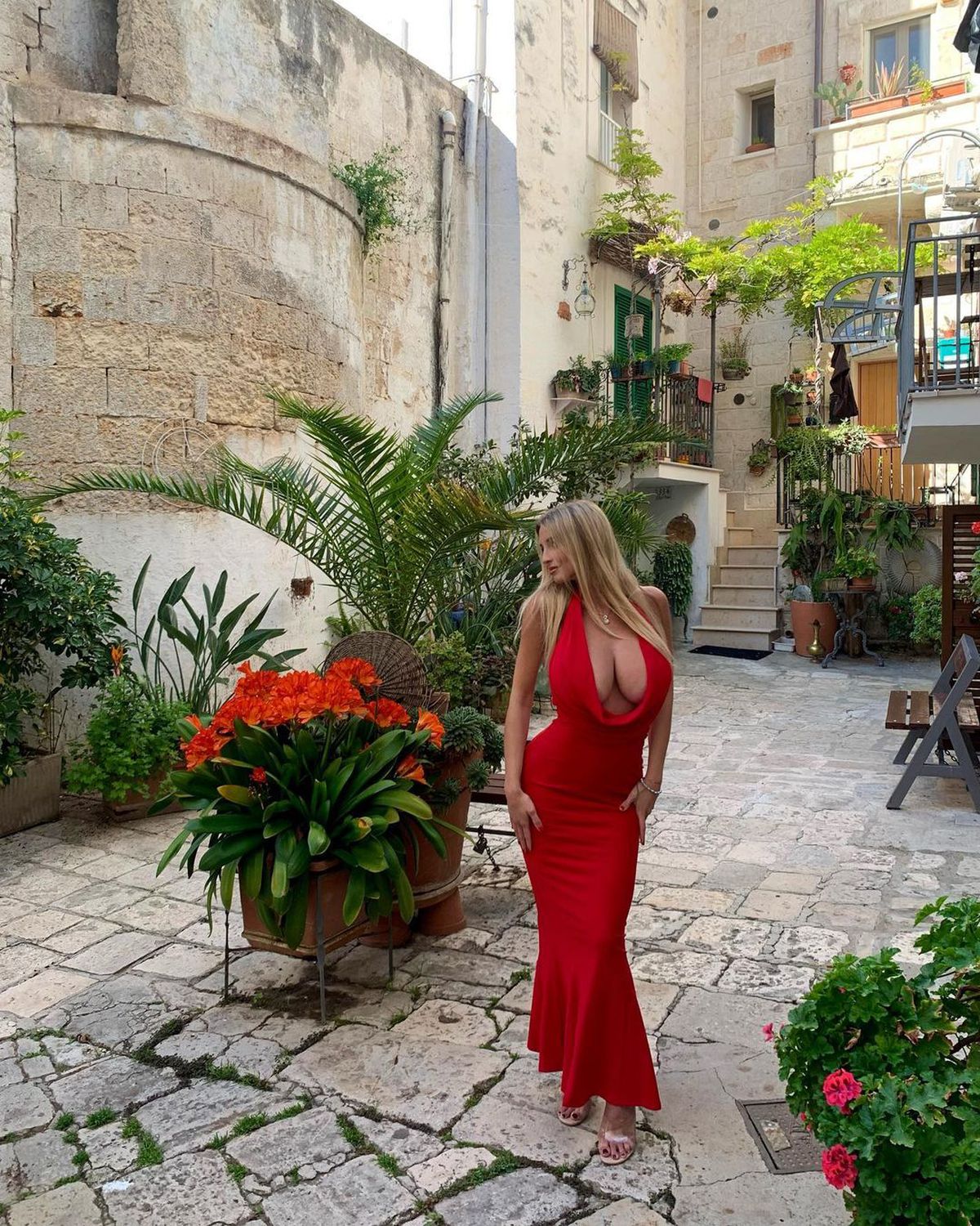 Prezentatoarea TV care impresionează pe rețele: „Pozele astea ar trebui să fie ilegale” + „Costumul de baie e din oțel?”