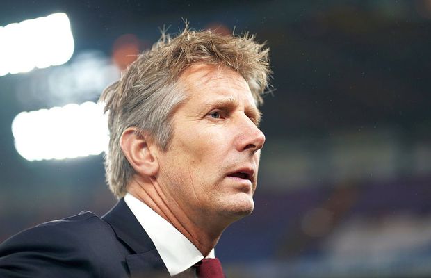 Ultimele informații despre starea lui Van der Sar. Legendarul portar a suferit o hemoragie cerebrală