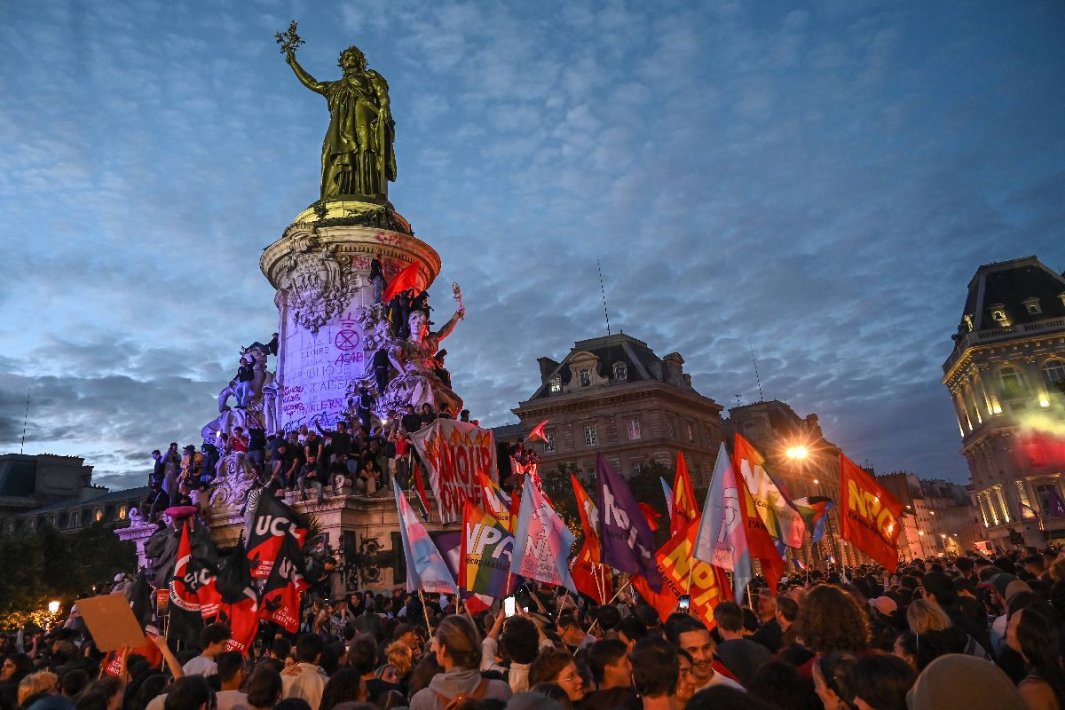 Violențele izbucnite la Paris, după alegerile legislative din Franța: foc, fum, teroare