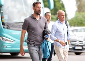 Van Nistelrooy revine la Manchester United » A ajuns în Anglia și semnează