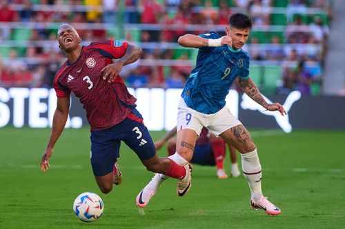 Jeyland Mitchell, numărul 9, în tricoul reprezentativei Costa Rica / Foto: Imago