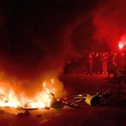 Violențele au izbucnit aseară în Paris, între fanii extremei stânga Frontul Național și forțele de ordine, foto: Imago