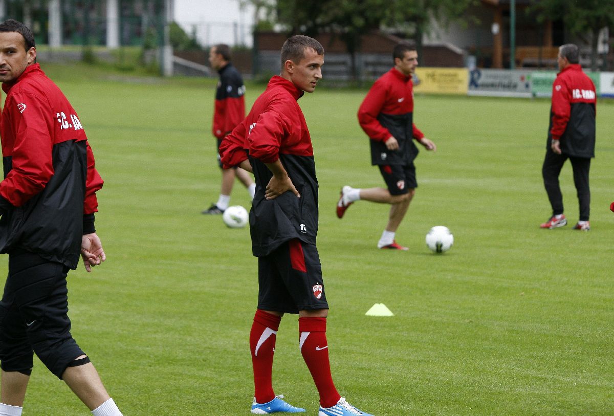 Răzvan Cazacu - imagini cu fosta promisiune a „câinilor”, cu un meci pentru Dinamo în preliminariile Europa League