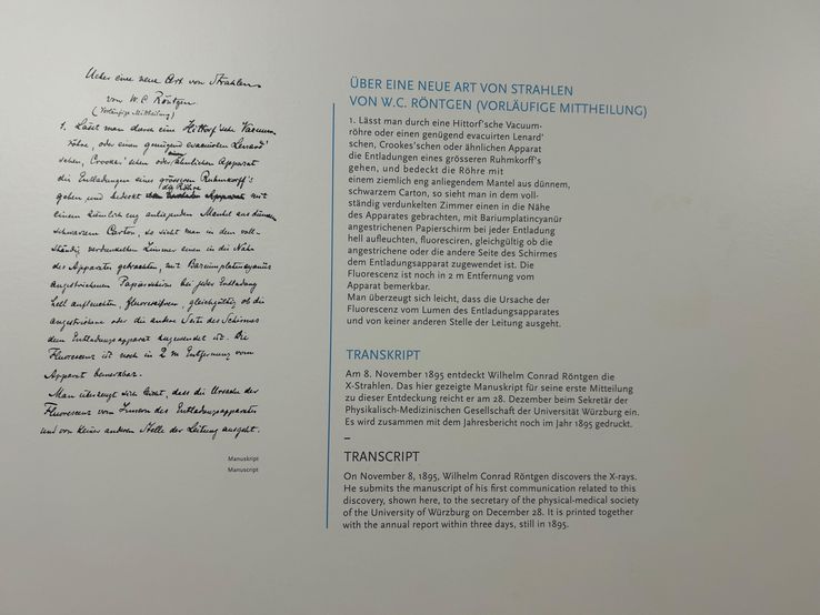 În stânga, manuscriptul trimis de Wilhelm Röntgen după ce a descoperit razele X