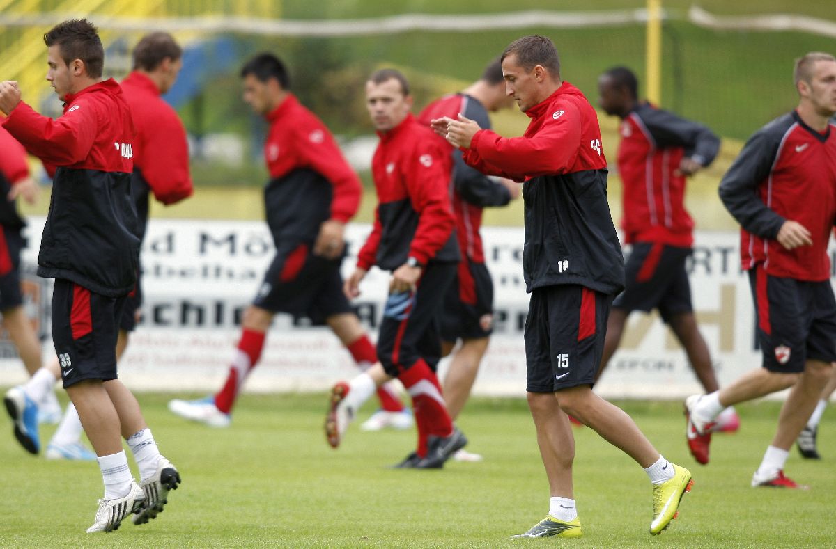 Răzvan Cazacu - imagini cu fosta promisiune a „câinilor”, cu un meci pentru Dinamo în preliminariile Europa League