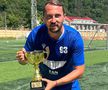 Răzvan Cazacu în prezent, cu trofeul cucerit la minifotbal / Sursă foto: Facebook