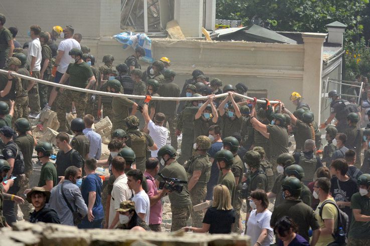 Urmările atacului cu rachete lansat de Rusia asupra Kievului / Sursă foto: Imago Images