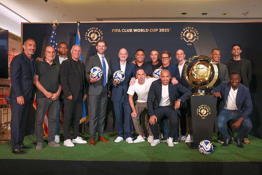 Foarte multe nume mari au fost prezente la deschiderea punctului de lucru al FIFA în Trump Tower Stoichkov, Ronaldo, Gianni Infantino și un fost jucător al FCSB-ului au inaugurat un birou FIFA în clădirea lui Donald Trump