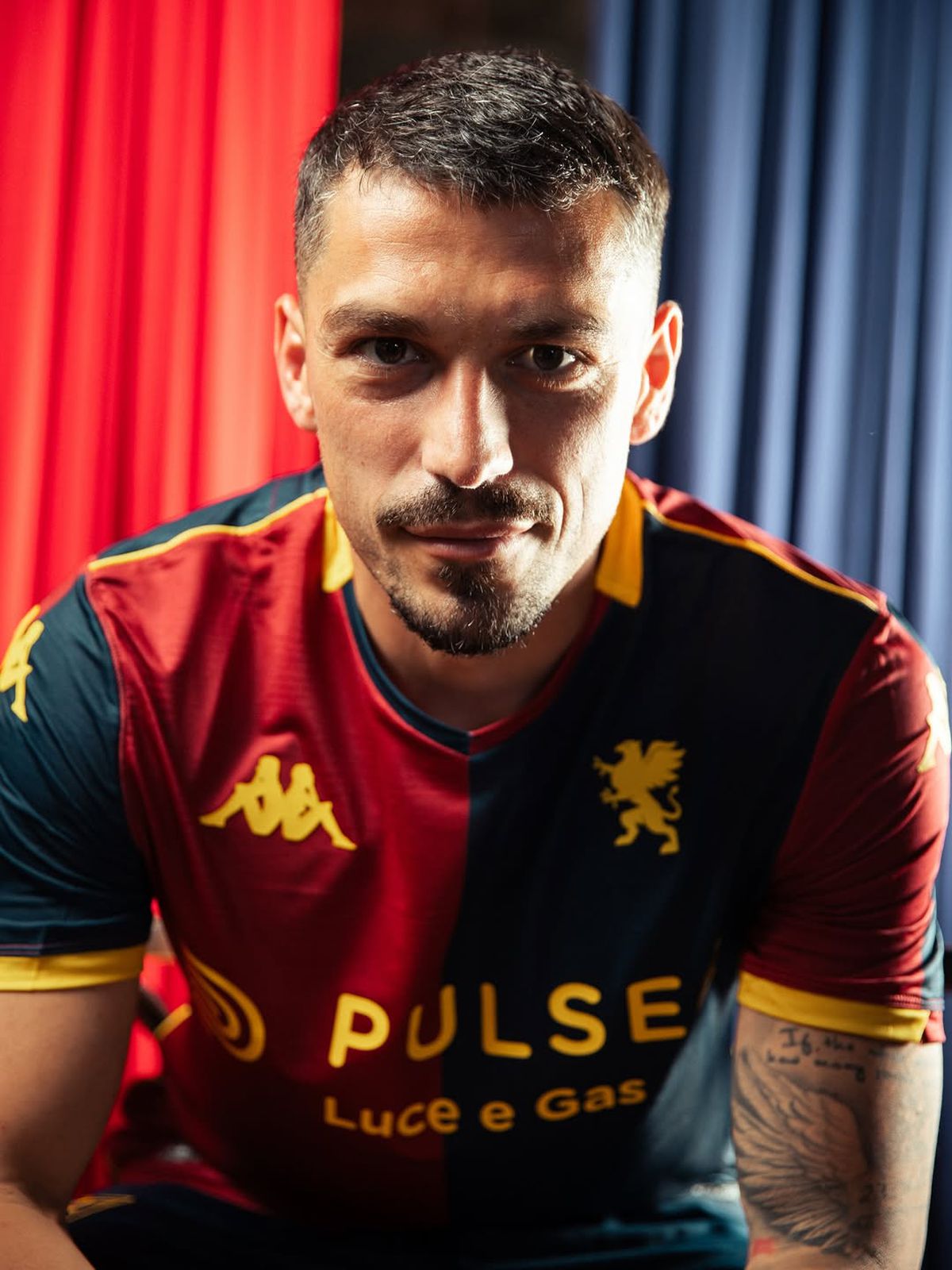 Stanciu, primele imagini cu echipamentul Genoa