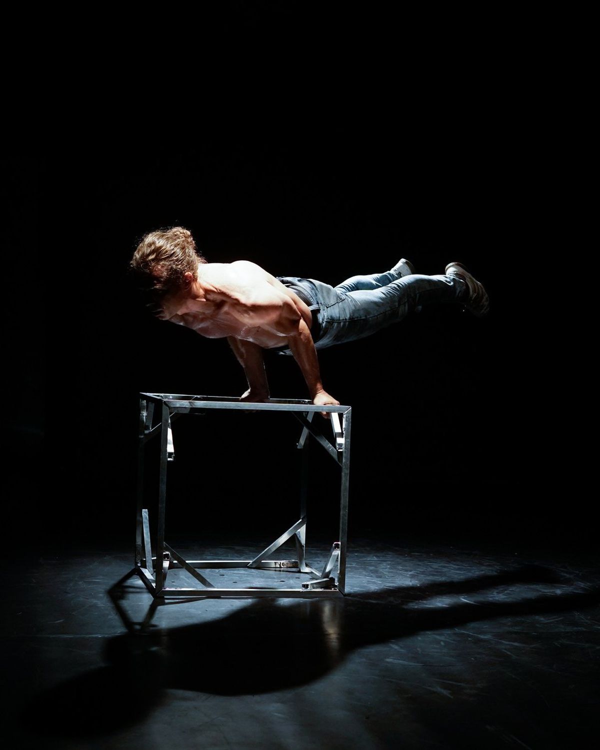 Actorul Lari Giorgescu: „Iubirea pentru Universitatea Craiova a rezistat, în ciuda dezamăgirilor”