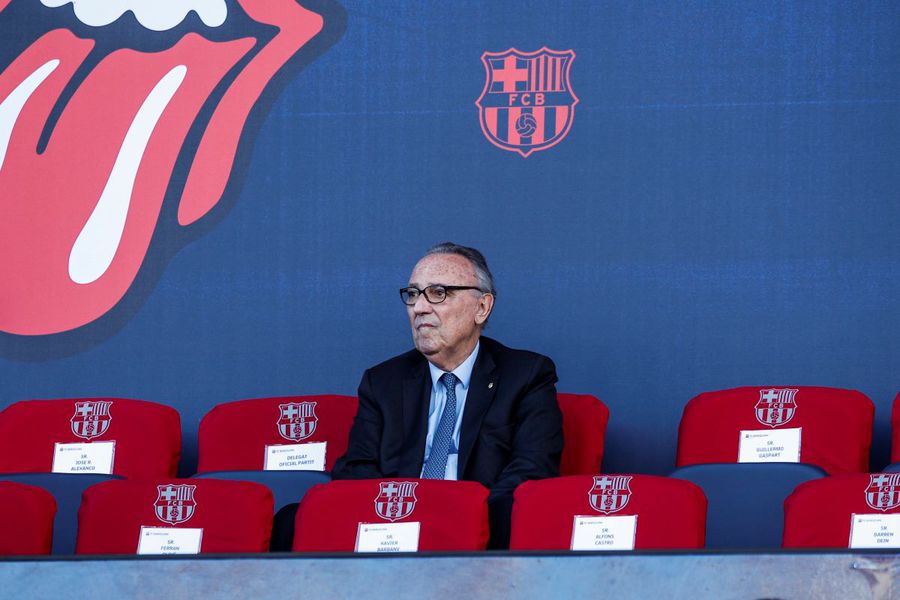 Joan Gaspart, fost președinte al Barcelonei, la un derby cu Real Madrid pe Montjuic / Foto: Imago Fostul președinte al Barcelonei, furios după transferul ratat: „Sunt peste 1.000 de jucători mai buni decât el!”