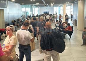 Scandal cât casa, azi, pe „Henri Coandă” » Fost fotbalist din prima ligă, captiv pe aeroport: „M-a luat Poliția de Frontieră, au zis că-mi dau amendă 4.000 lei! Lumea e revoltată, e haos!”
