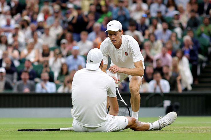 Grigor Dimitrov a abandonat meciul cu Jannik Sinner la Wimbledon / Foto: Getty Images