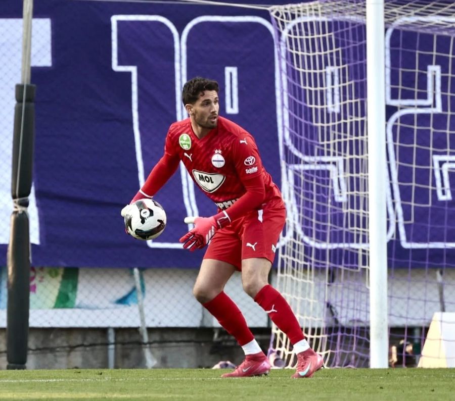 Riccardo Piscitelli în tricoul lui Ujpest FC Riccardo Piscitelli spune cine este noul atacant al lui Dinamo: „Orice adversar ar trebui să știe asta!”