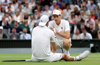 Și Jannik Sinner are probleme! A programat un RMN, participarea în sferturi e incertă