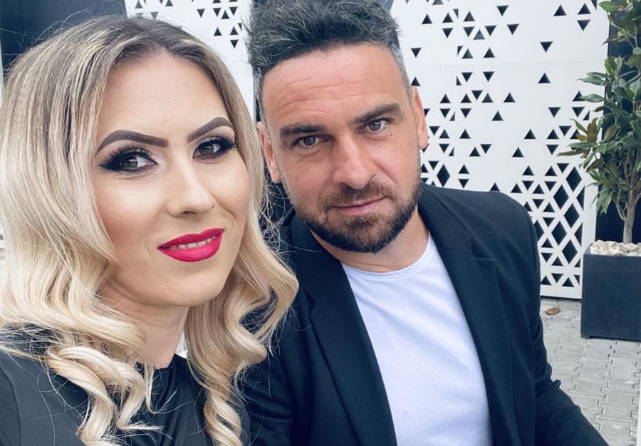 Andrei Nilă și soția / Sursă foto: Facebook Scandal cât casa, azi, pe „Henri Coandă” » Fost fotbalist din prima ligă, captiv pe aeroport: „M-a luat Poliția de Frontieră, au zis că-mi dau amendă 4.000 lei! Lumea e revoltată, e haos!”