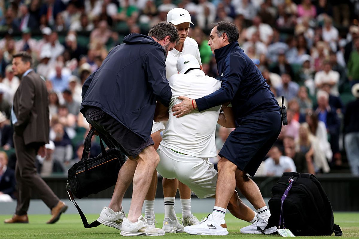 Grigor Dimitrov a abandonat meciul cu Jannik Sinner la Wimbledon