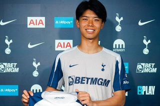 Concurent direct pentru Radu Drăgușin: Tottenham l-a anunțat oficial