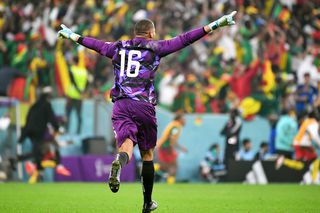 Dinamo, lovitură în miez de noapte! A transferat portar de națională: 15.000 euro/lună salariu » Soția româncă, rol decisiv