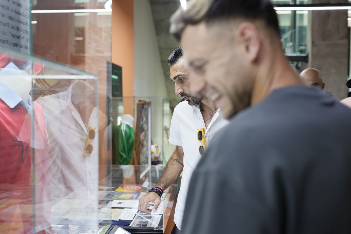 FCSB, conferință de presă și sesiune de autografe la Muzeul Fotbalului