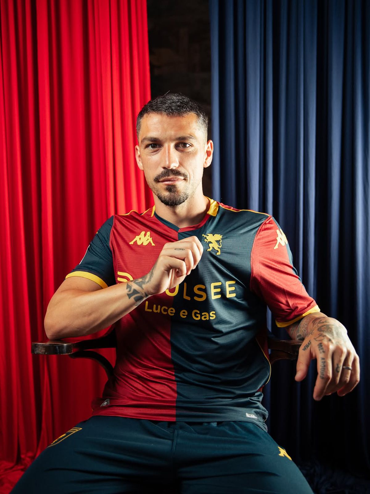Stanciu, primele imagini cu echipamentul Genoa