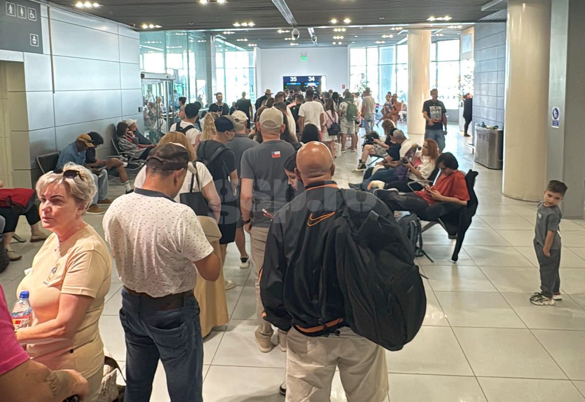 Scandal cât casa, azi, pe „Henri Coandă” » Fost fotbalist din prima ligă, captiv pe aeroport: „M-a luat Poliția de Frontieră, au zis că-mi dau amendă 4.000 lei! Lumea e revoltată, e haos!”