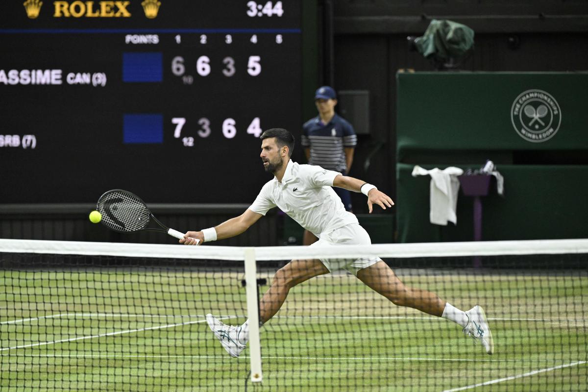 Novak Djokovic a stârnit râsete când a vorbit despre Messi, după maratonul epic de la Wimbledon: „Știți ce ar fi genial?”