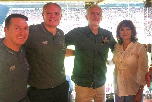 Jeremy Corbyn, alături de fanii lui Celtic