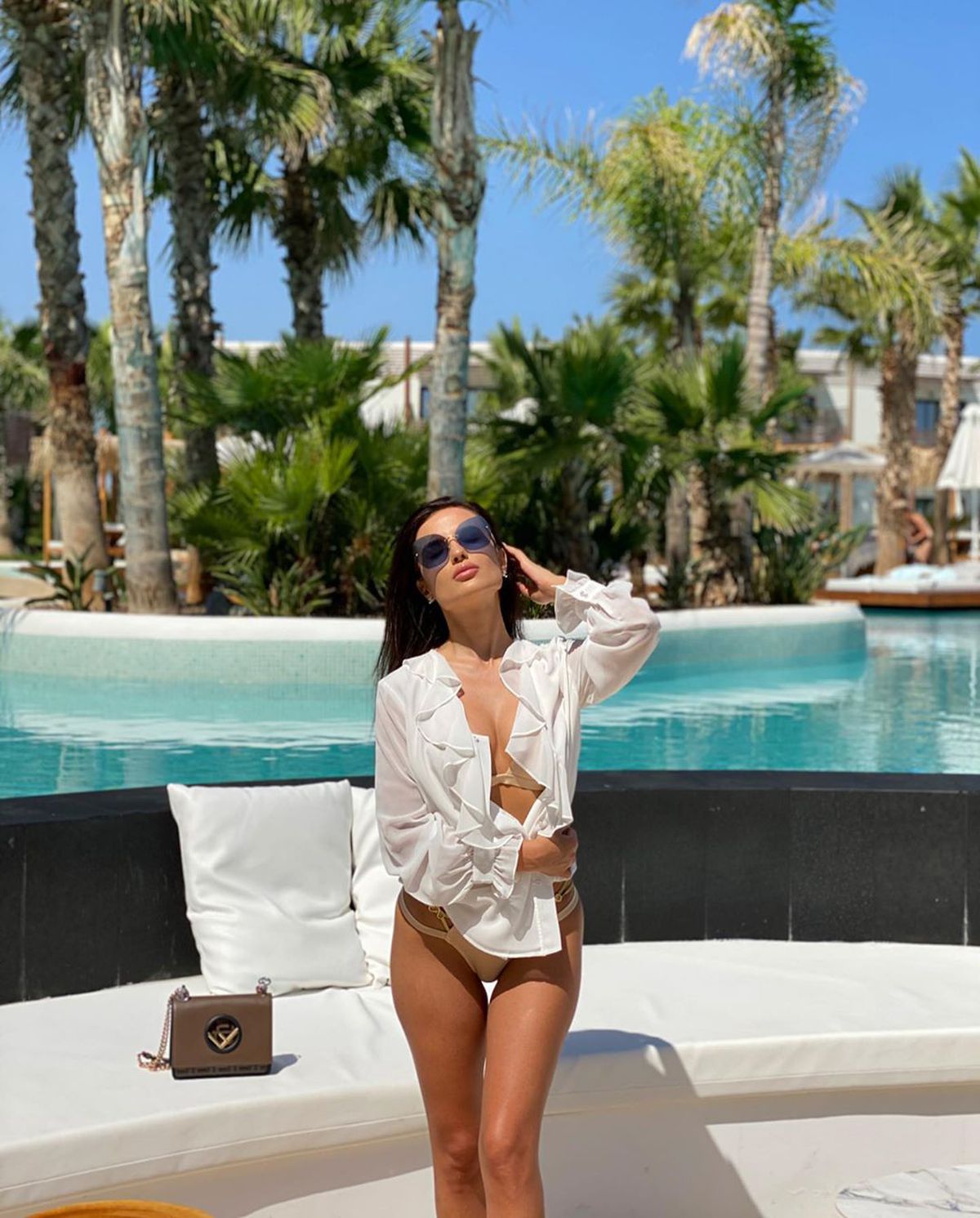 GALERIE FOTO Ea e BOMBA sexy pentru care Adi Popa a divorțat! Imagini incendiare din vacanță, de pe o insulă pustie