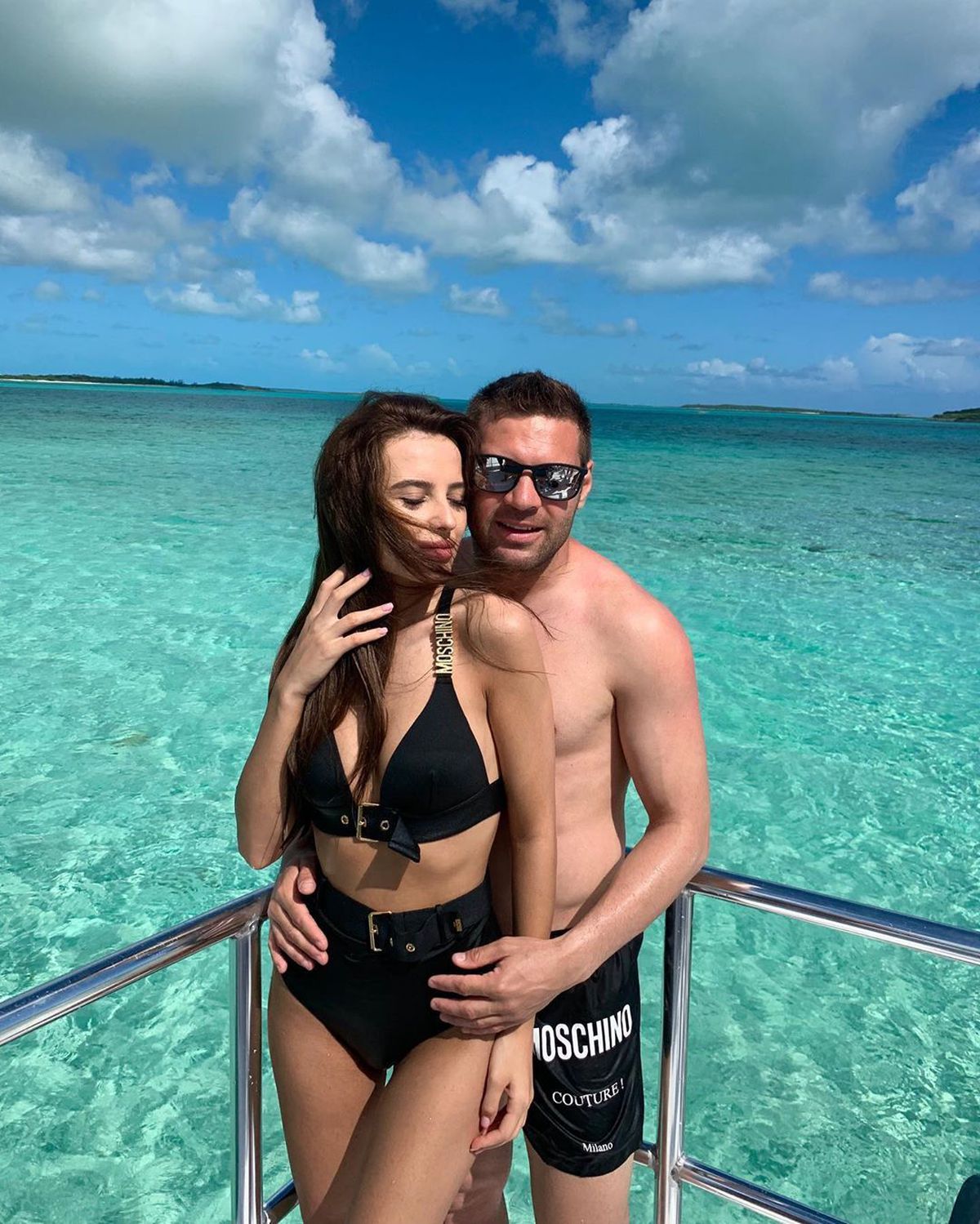 GALERIE FOTO Ea e BOMBA sexy pentru care Adi Popa a divorțat! Imagini incendiare din vacanță, de pe o insulă pustie