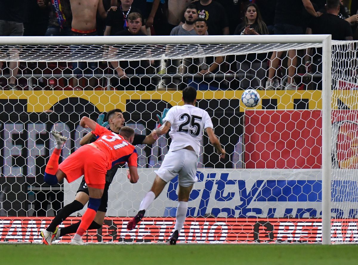 Ce notă a luat Octavian Popescu după ce a salvat-o pe FCSB » Un fotbalist roș-albastru, cel mai slab de pe teren