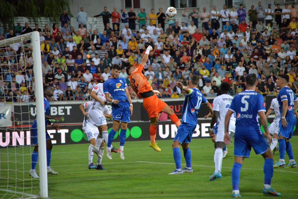 Clasament încins în Liga 1, după FC Botoșani - Farul » Primele 5 echipe, despărțite de un punct!