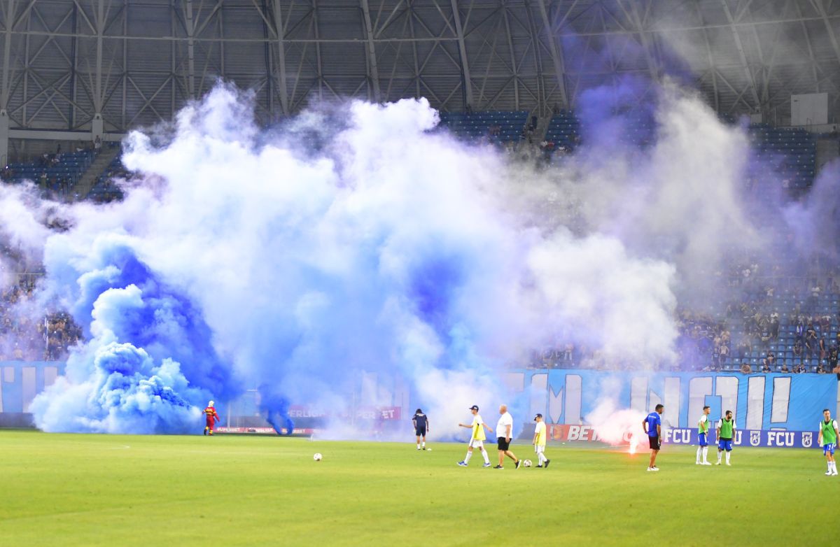 Interziși după comportamentul din derby-ul FCU - CS Universitatea Craiova! Măsurile anunțate de Jandarmeria Română